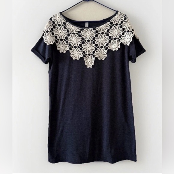 Navy Blue Dress Short Sleeve Crochet White Floral Accent Size M - Picture 2 of 4